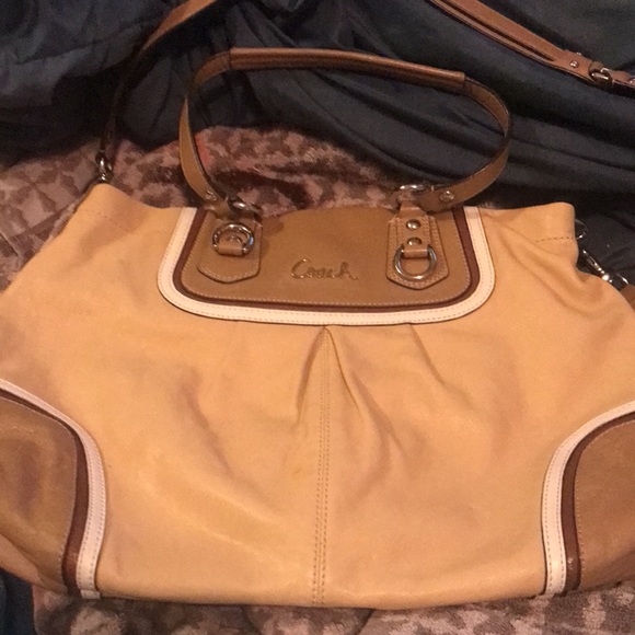 🛑🛑🛑 COACH  STOP take a look beautiful stunning and Classy. - Picture 13 of 14